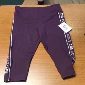 ZYIA Capri Leggings (Plum)